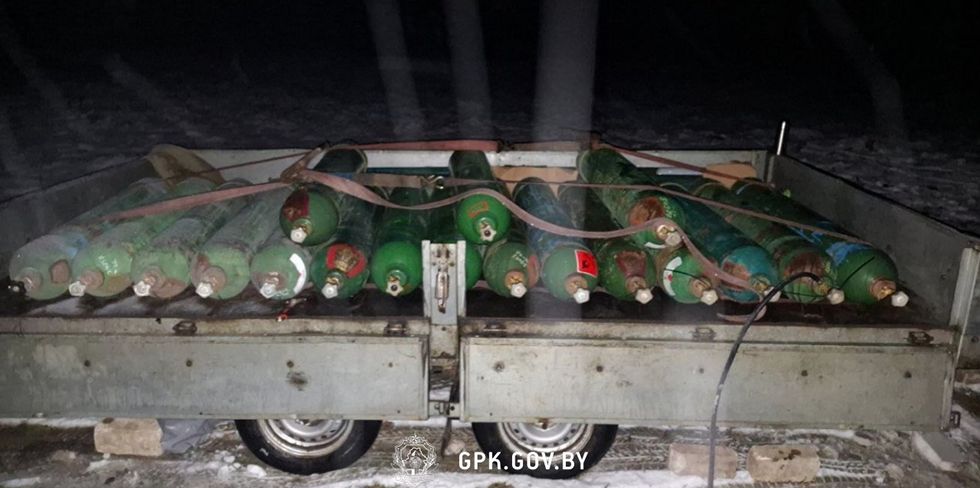 22 баллона с газом, 3 метеозонда и GPS-трекеры – тоже 3. Гродненские пограничники задержали нарушителей