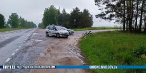 Велосипедистка пострадала при столкновении с автомобилем. Вот почему стоит помнить о непредсказуемости на дороге