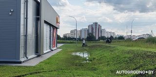 В Грандичах открылся новый продуктовый магазин. Добраться к нему непросто. В чем дело?