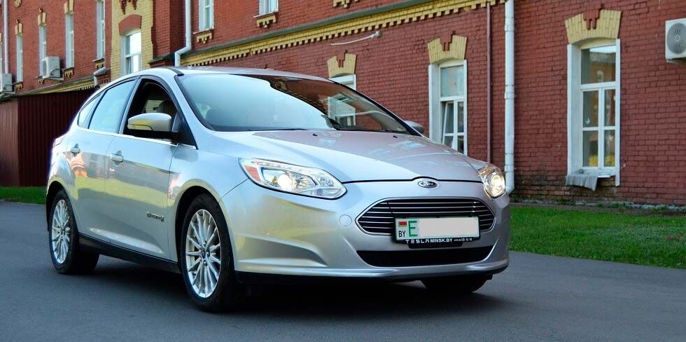 «Одна зарядная станция на весь город!» Владелец Ford Focus рассказал об эксплуатации электромобиля в условиях райцентра