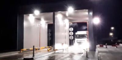 Показали, как работает пункт дезинфекции авто на границе Беларуси