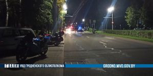 Первый остановился, второй, третий, а четвертый не успел. Вечерний прокат мотоциклистов по Гродно закончился ДТП