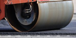 "Когда люди видят, что в одном агрогородке уже выполняется ямочный ремонт, они обращаются: а когда же у нас?" Министр о работе службы 115