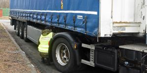 Белоруса на грузовике не выпустили из Польши. Полуприцеп вызвал вопросы