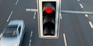 Любители проскочить на мигающий, будьте внимательны! В ближайшие дни за вами могут следить