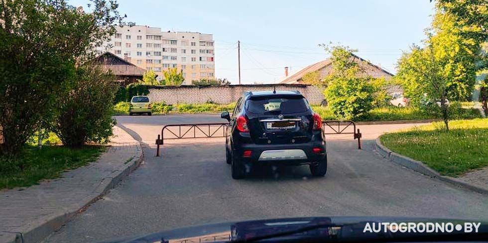 Читательница предлагает открыть "забытый" проезд во дворах Дзержинского – в связи с ремонтом Терешковой