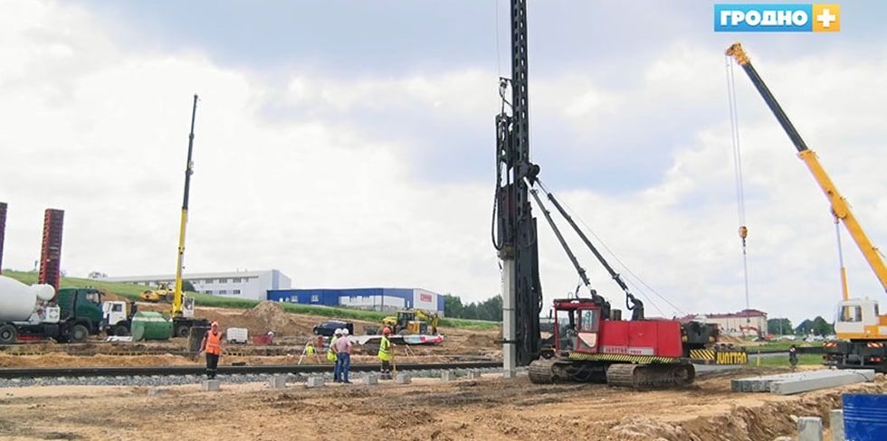 Как продвигается стройка большого объездного кольца в Гродно? Первый асфальт уложат уже в июне