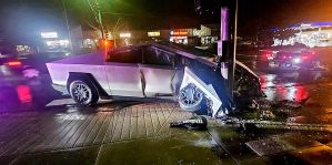 Tesla Cybertruck во время автономного вождения попал в ДТП, а владелец стал благодарить и хвалить Tesla в интернете