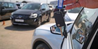 ИП продал машин на $250 тысяч. Оформлял продажи и на родственников. Сколько пришлось доплатить?