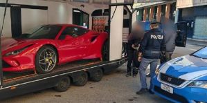 В Италии изъяли Ferrari, который везли "таинственному" белорусу. В чем оказалось дело?