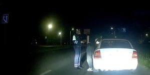 В Гродно на Суворова остановили Opel с несовершеннолетним водителем. "Выпил пива, поехал на дамбу, а на обратном пути – ГАИ"