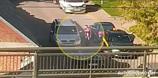 Кто должен был проехать первым? У Старого моста в Гродно спорили водители