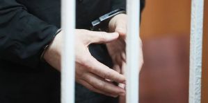 "За посылкой приехал 57-летний водитель такси". Как пенсионер телефонных аферистов перехитрил