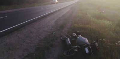 Скутерист двигался по обочине, а потом врезался в Opel с молодым водителем за рулем. ДТП под Сморгонью