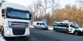 Белорусский дальнобойщик неправильно вез опасный груз по Польше. Его отстранили от управления