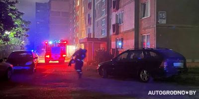 В Гродно горела квартира: работники МЧС спасли мужчину, еще один человек погиб