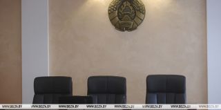 Гидроборт МАЗа стал опускаться и тележка поехала прямо на женщину. Она получила инвалидность. Что решил суд?