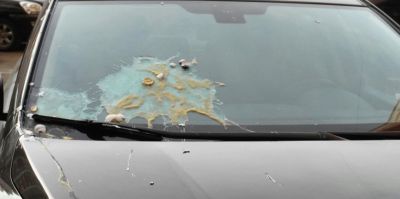 Не 90-е, но все же: в Гродно женщина разбила яйца об автомобиль и оставила записку с угрозами. Что еще произошло в городе за ночь?