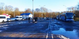 Один-два автобуса в час: на границе с Польшей по-прежнему напряженно