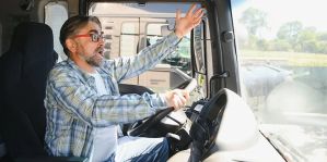 Белорусских дальнобойщиков могут не выпустить из России домой. Есть причина