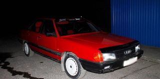 Милиционер увидел автомобиль будущего тестя, но за рулем был незнакомец. И тут машина заглохла