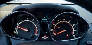 "Прогревать двигатель надо, но долго не нужно и даже вредно". Специалист про главный зимний вопрос