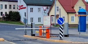 На платной парковке по Большой Троицкой заработали шлагбаумы