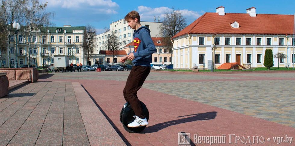 Быстрее чем на автомобиле? В Гродно есть фанат моноколес и он готов влюбить в них любого!