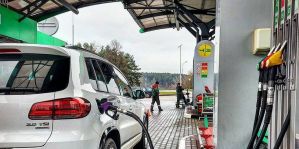 Напоминаем: сегодня понедельник, а значит ночью топливо прибавит копеечку