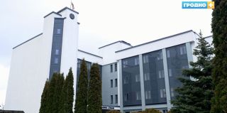 В Гродно россиянин 3 раза перепродал чужой автомобиль. В суде не церемонились