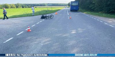 Велосипедист с обочины выехал на встречку прямо под колеса автобуса. Объяснить маневр сложно