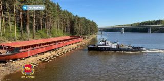 Впервые в Беларуси! Новую модернизированную баржу для речного пароходства спустили на реку Неман. Видео