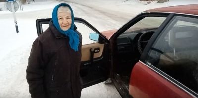 Милота дня: "Спасибочки вам! – Да няма за што!" Наряд ГАИ помог женщине завести авто в мороз