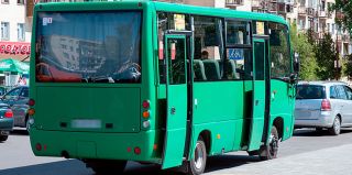 Белоруска упала, выходя из автобуса, и потребовала моральную компенсацию. Что решил суд?