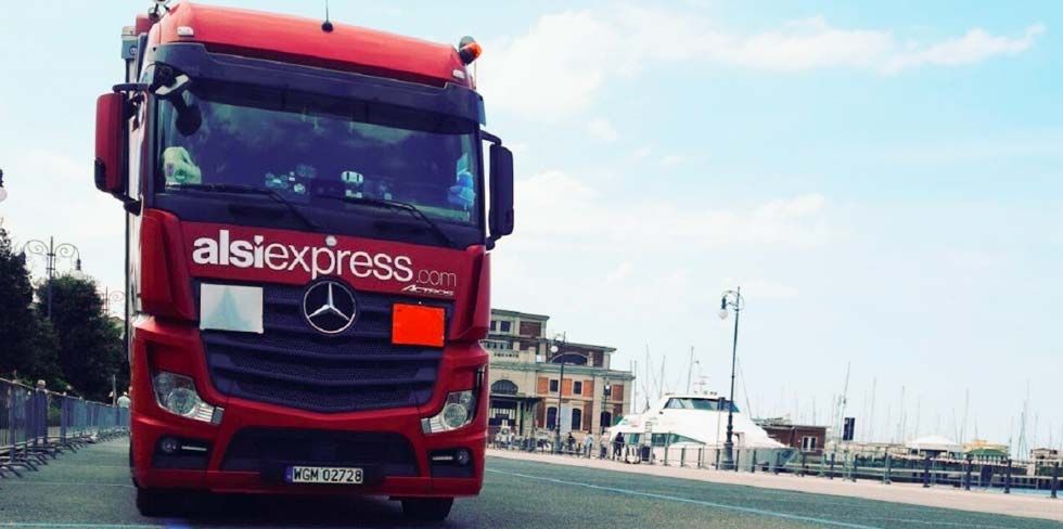 «Даже если будут грабить, я не выйду из кабины! ». Дальнобойщица из Гродно рассказала о рабочих буднях в Европе