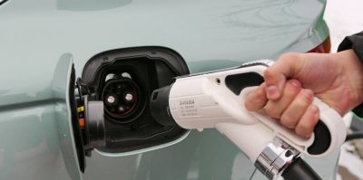 В Беларуси владельцы электрокаров замечены в воровстве зарядных пистолетов. Что можно сделать?