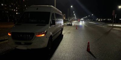 В Ольшанке женщина попала под колеса буса на пешеходном переходе. Предстоит выяснить, не шла ли она на красный