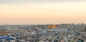 Авторынок в Малиновке выставили на продажу. За сколько?