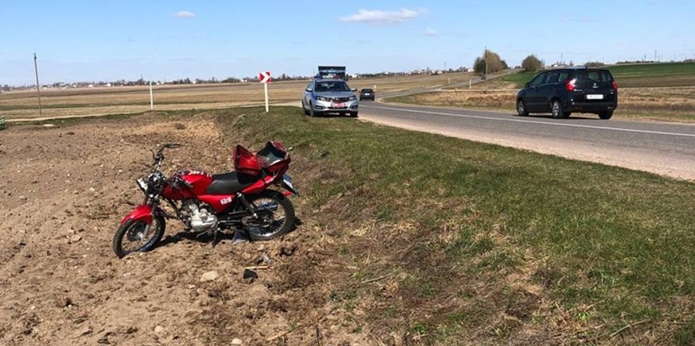 Причиной травм мотоциклиста стал сильный ветер. Мужчина в больнице