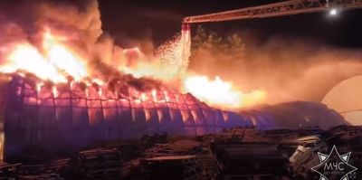 Молния ударила в здание склада на лидской "Лакокраске". Спасатели тушили пожар 3 часа