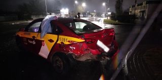 Ночью в Гродно молодой таксист неудачно вырулил со второстепенной. Его пассажирка в больнице