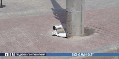 На остановке в Гродно кто-то сорвал со столба камеры видеонаблюдения. Милиция установила хулигана