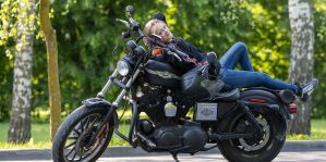 Как Harley-Davidson Sportster у Натальи из Гродно стал Харитоном Давыдовичем. "Первое время садилась на него и плакала!"