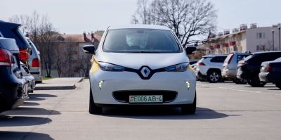 "С одного такси можно заработать 8 000 рублей". Владельцы Renault Zoe из Гродно рассказали о выгоде "электричек"
