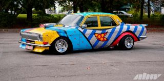 Житель Минска превратил семейную «Волгу» в крутейший арт-объект Беларуси