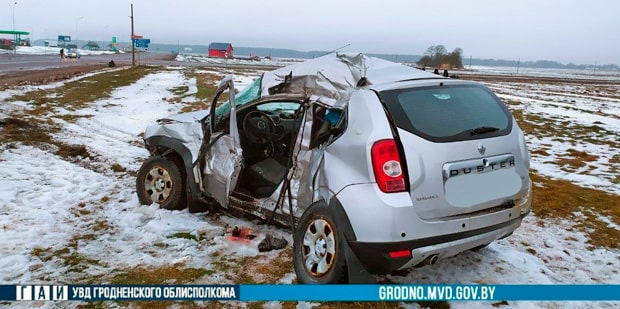 Смертельная авария на трассе под Сморгонью: Renault выехал со второстепенной прямо под фуру