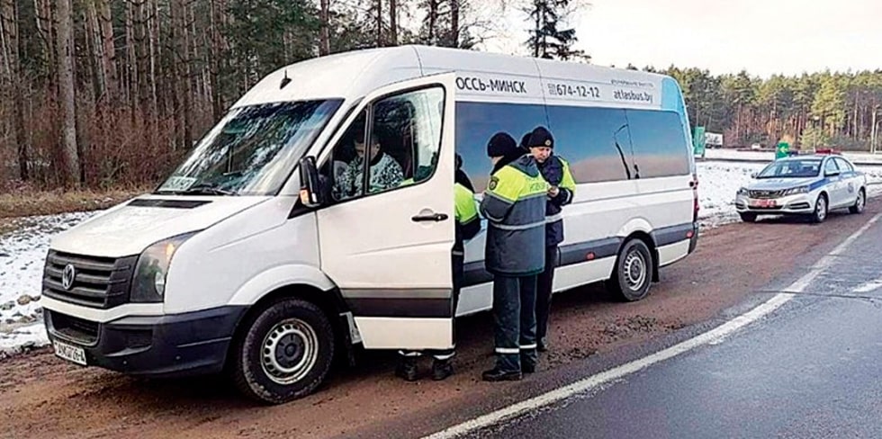 В гродненских маршрутках все еще находят нарушения: трещина на стекле и непристегнутые пассажиры