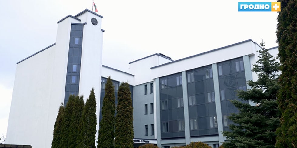 В Гродно россиянин 3 раза перепродал чужой автомобиль. В суде не церемонились