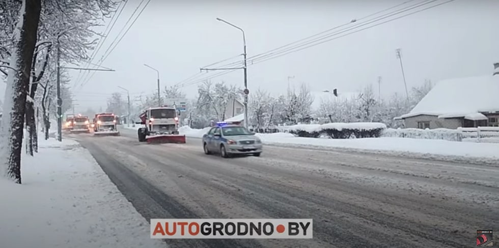 В Беларуси этой зимой проведут эксперимент с менее агрессивной соляной смесью. Пока только в Минске