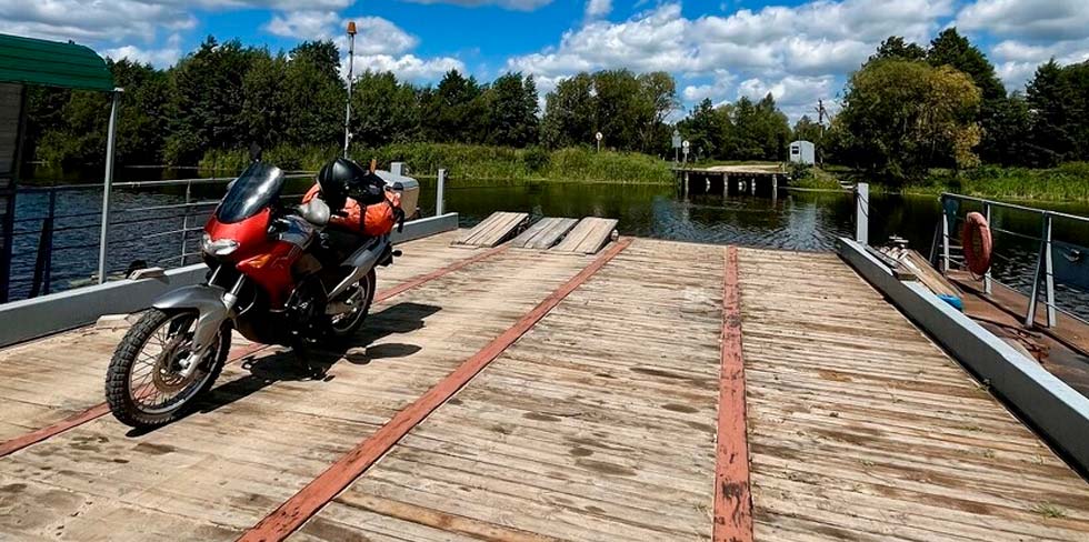 Гродненка на Aprilia Pegaso 650 проехалась по Полесью. Вот какие места она увидела